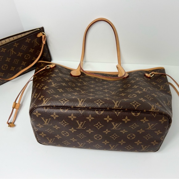 Louis Vuitton Neverfull MM Tote Bag With Pouch - Picture 13 of 16
